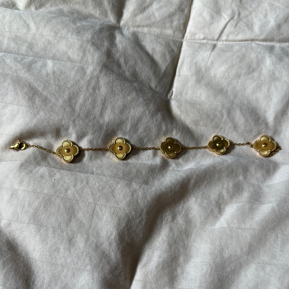 Gold Flower Chain Bracelet broken